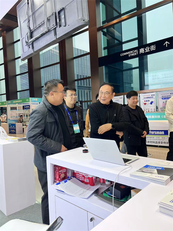 杜善义院士莅临菲优特展位，赞誉其在复合材料过滤领域新贡献